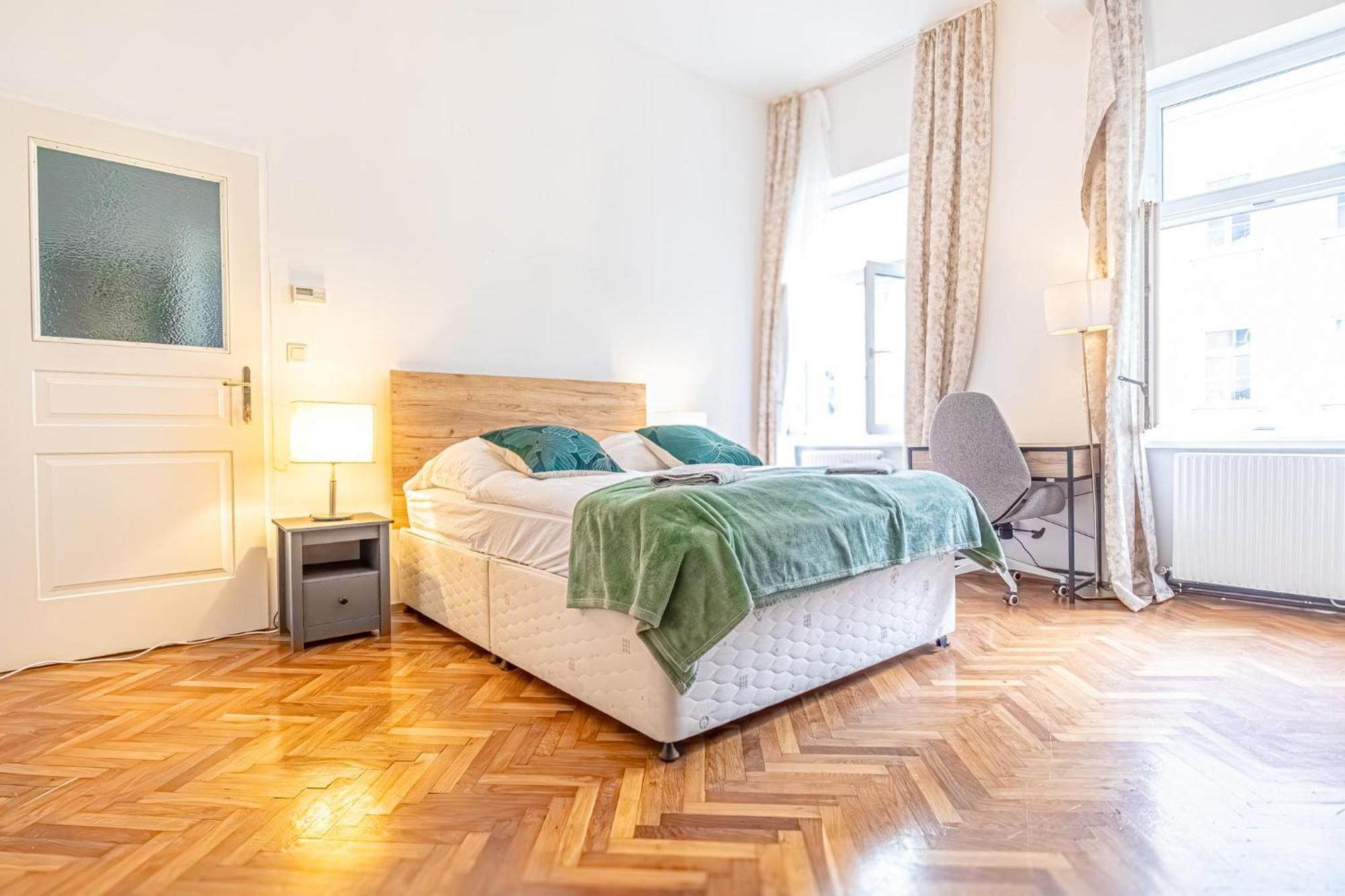 Apartment Amazing 3 Bedroom Apt, 15 Min To Landstrasse Hub Vienna
