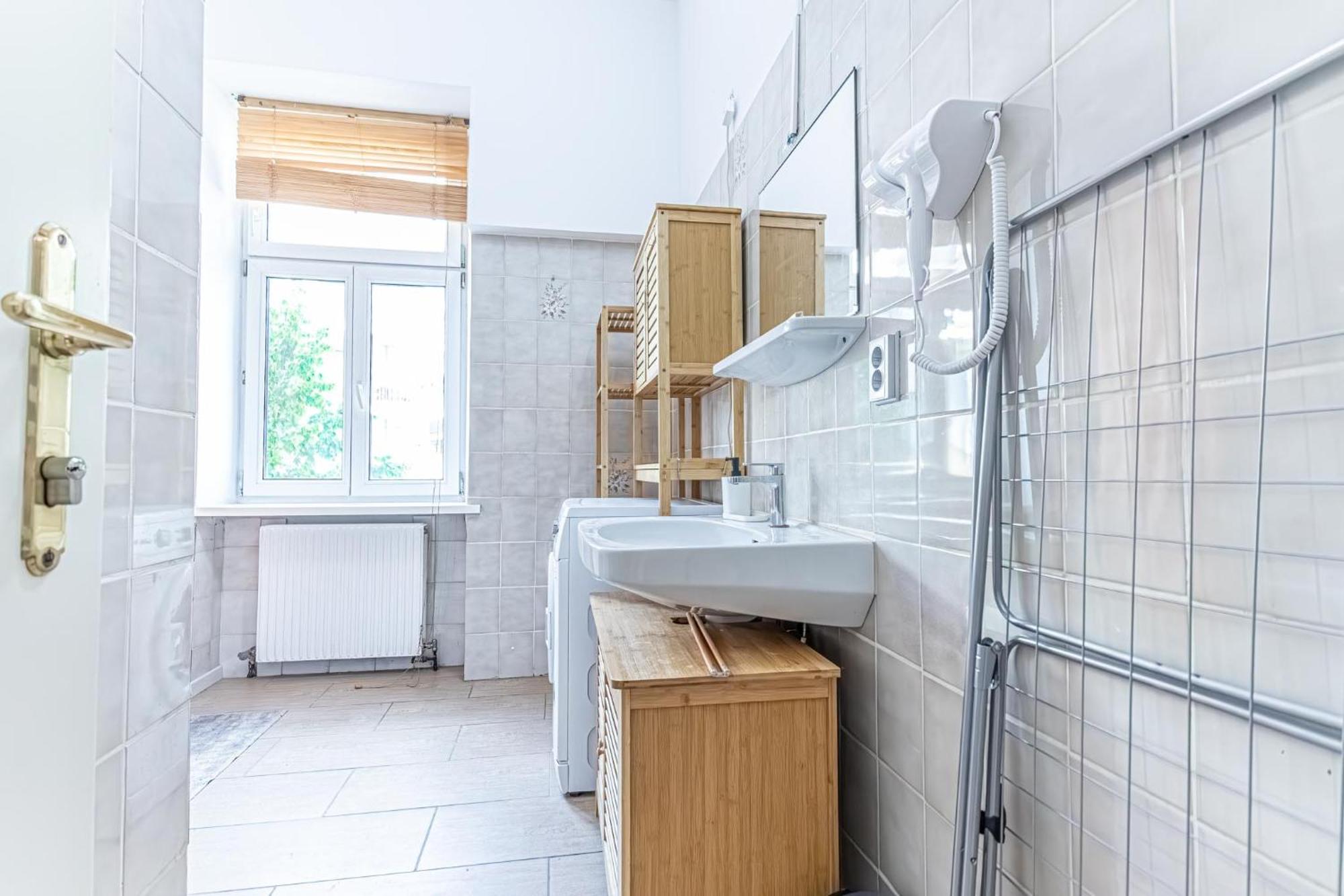 Amazing 3 Bedroom Apt, 15 Min To Landstrasse Hub Apartment Vienna
