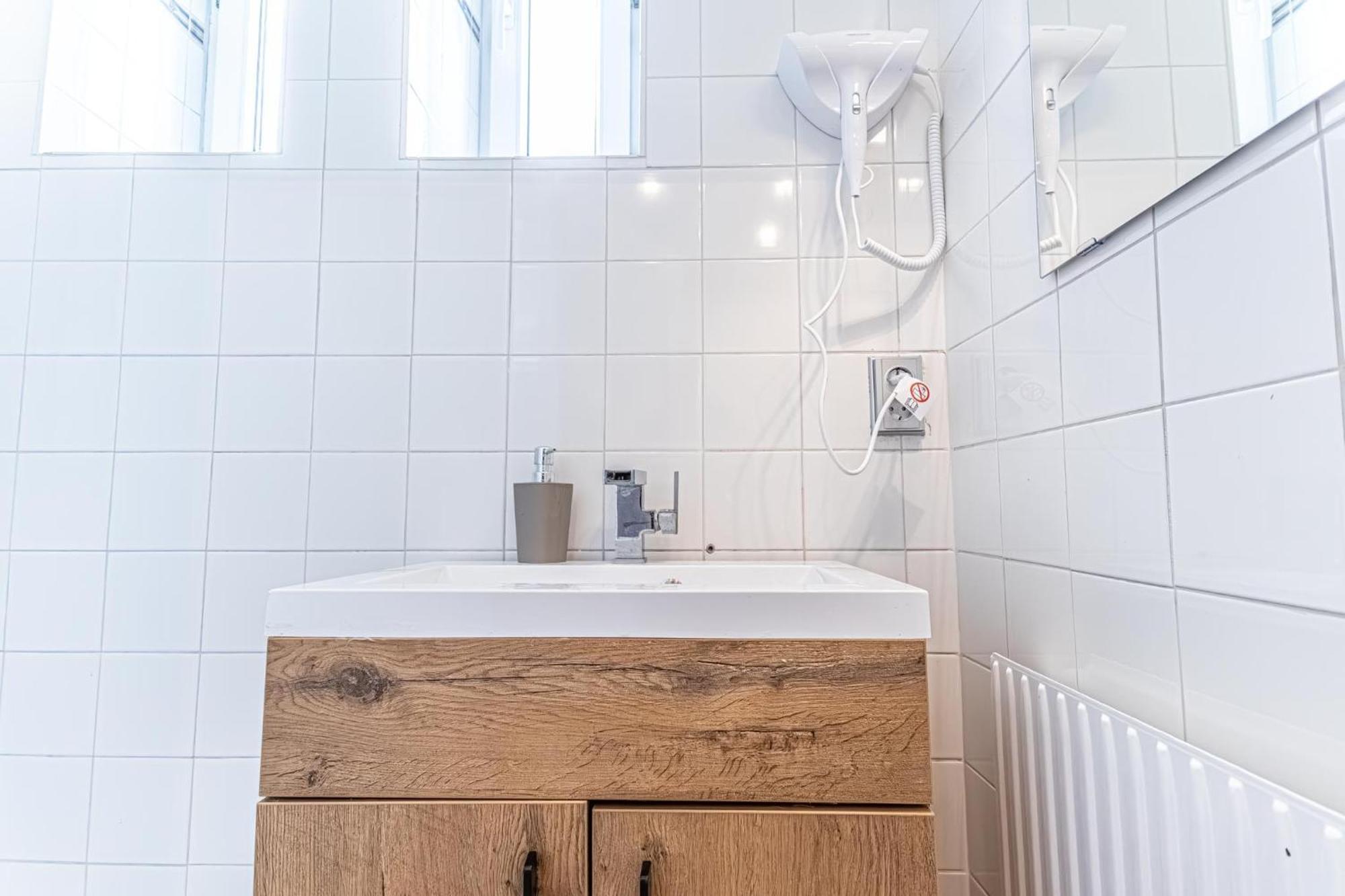 Apartment Amazing 3 Bedroom Apt, 15 Min To Landstrasse Hub Vienna