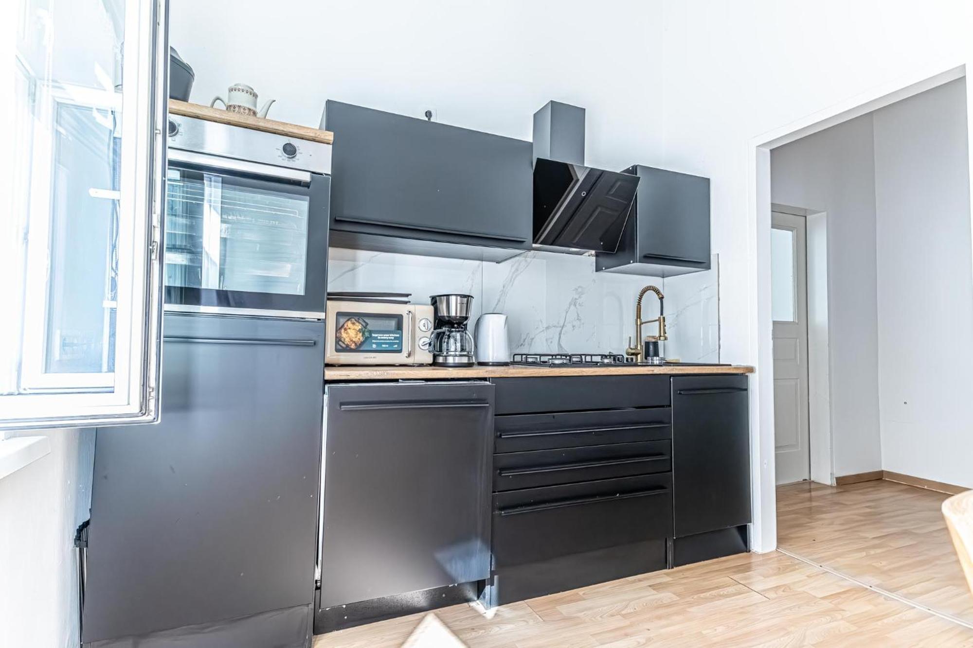 Apartment Amazing 3 Bedroom Apt, 15 Min To Landstrasse Hub *