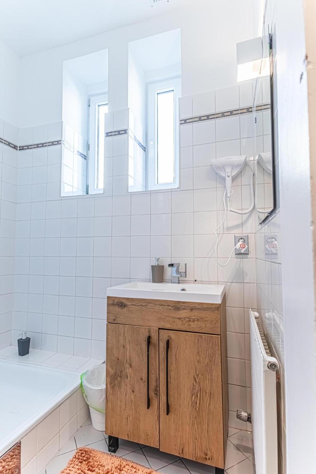 Apartment Amazing 3 Bedroom Apt, 15 Min To Landstrasse Hub Vienna