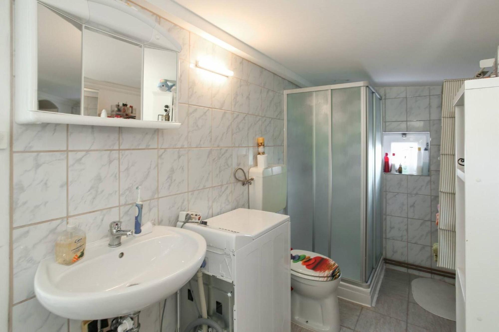 In House - Charming Retreat With Garden Metro Access Guest house *