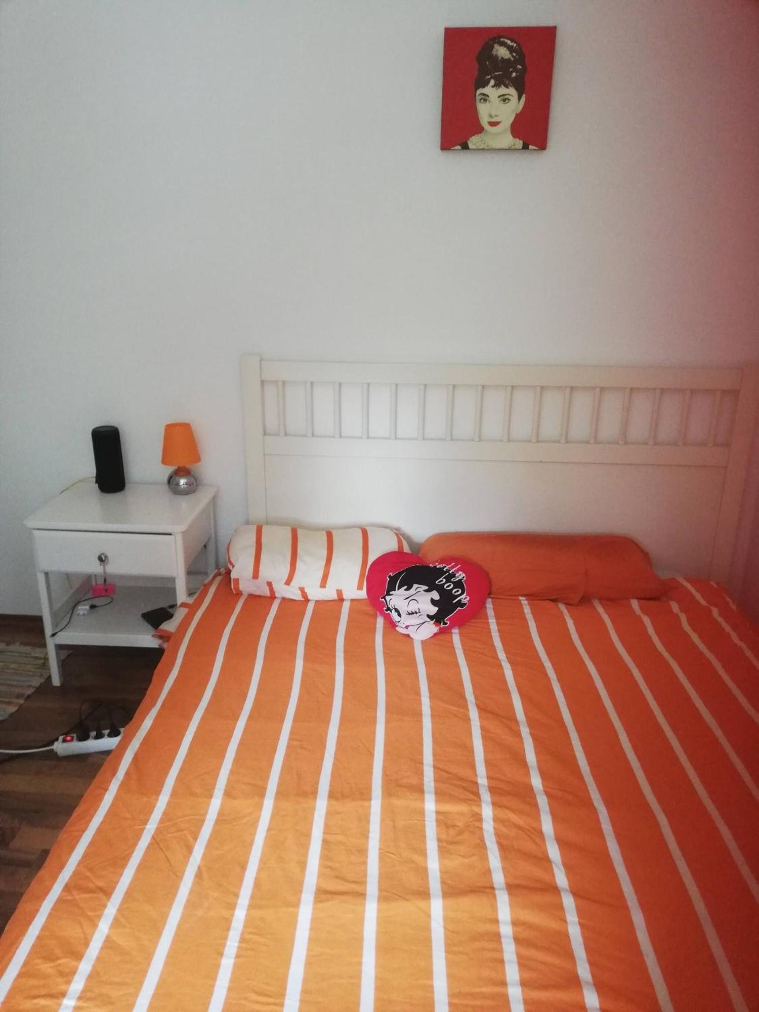 Guest house In House - Charming Retreat With Garden Metro Access *