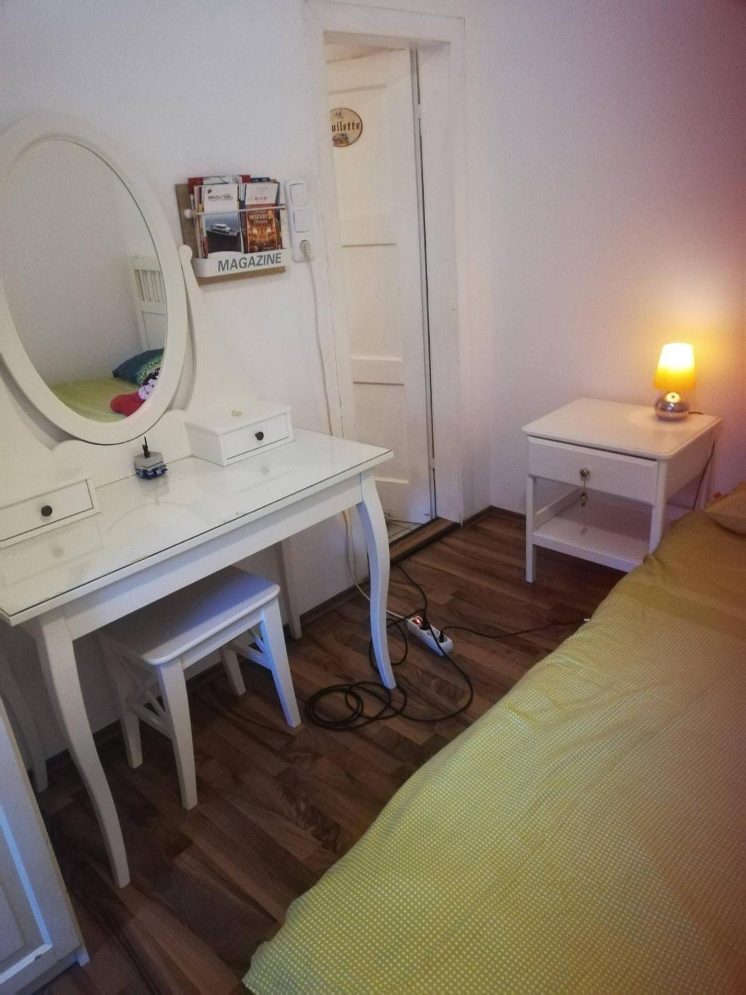 In House - Charming Retreat With Garden Metro Access Guest house