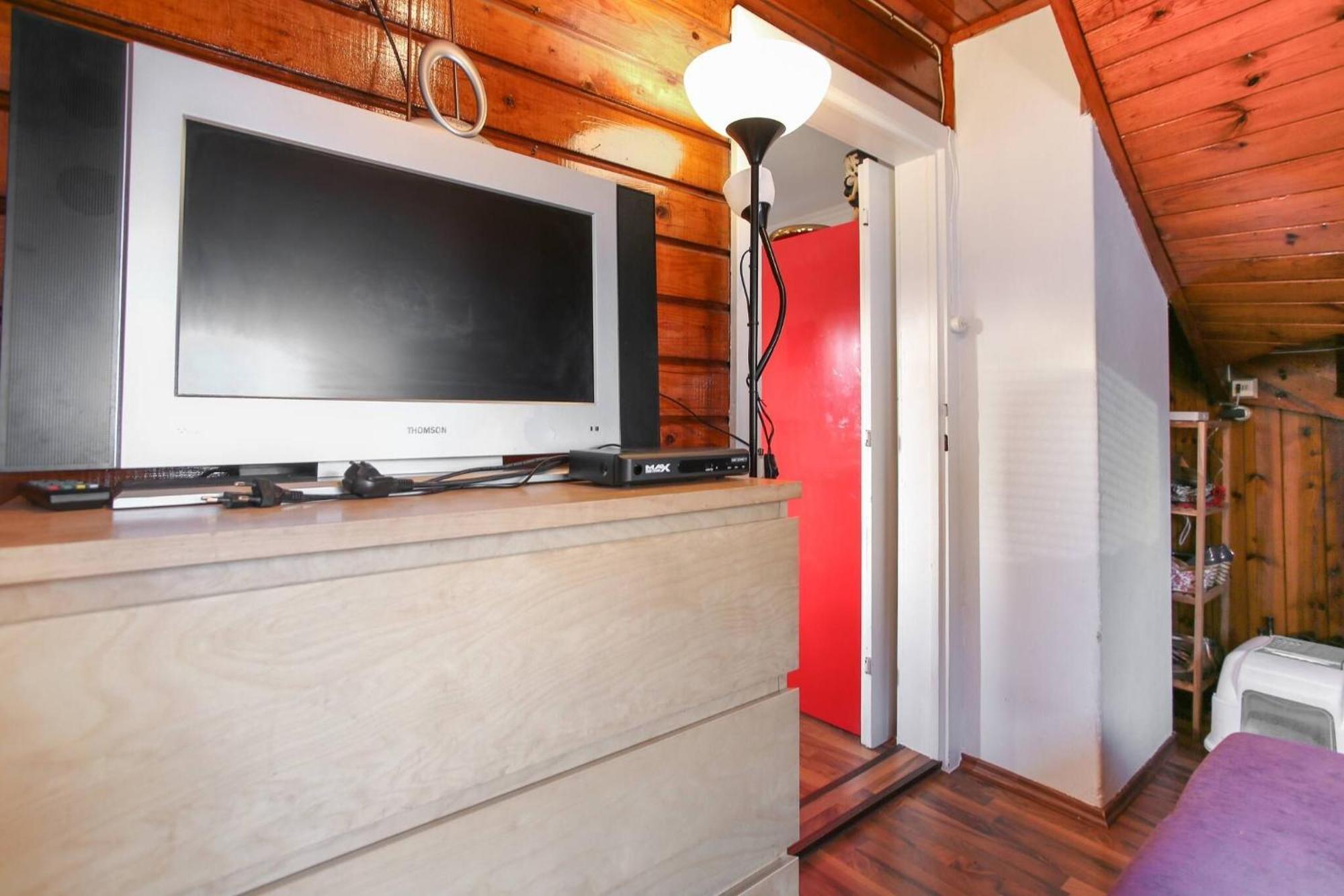 Guest house In House - Charming Retreat With Garden Metro Access