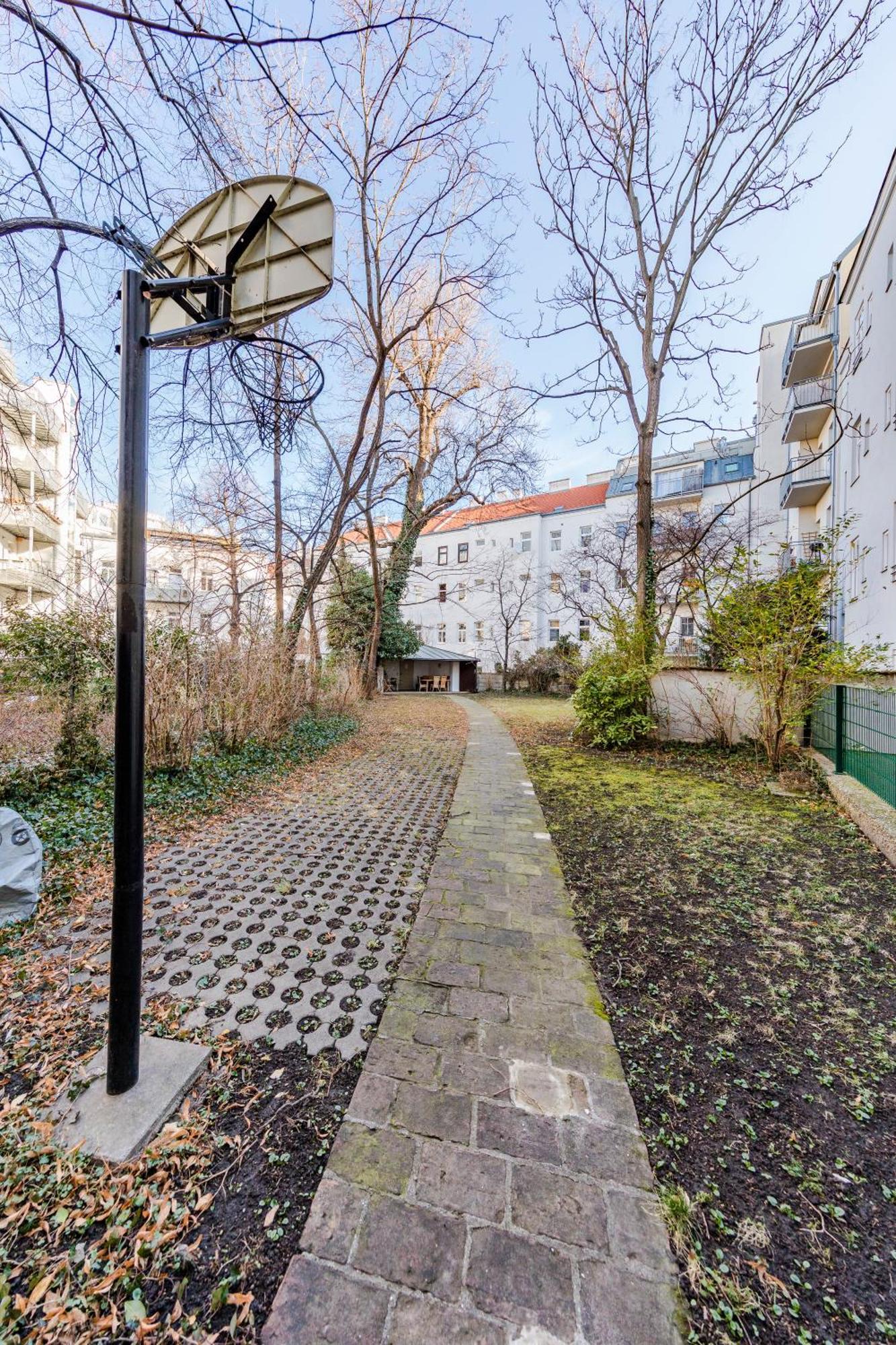 Urban Living - 18th District *