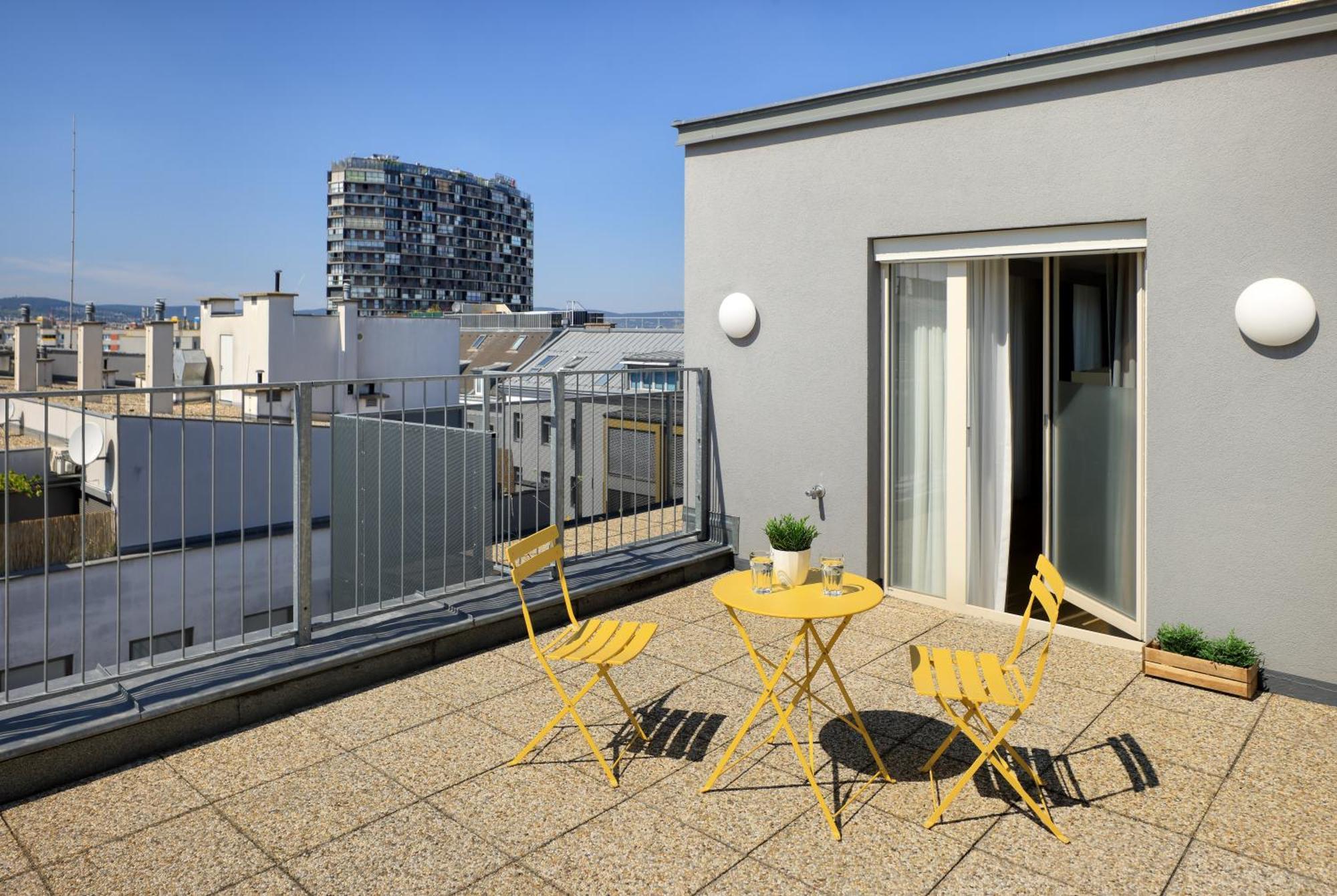 Jimmy's Dandelion Aparthotel 3*