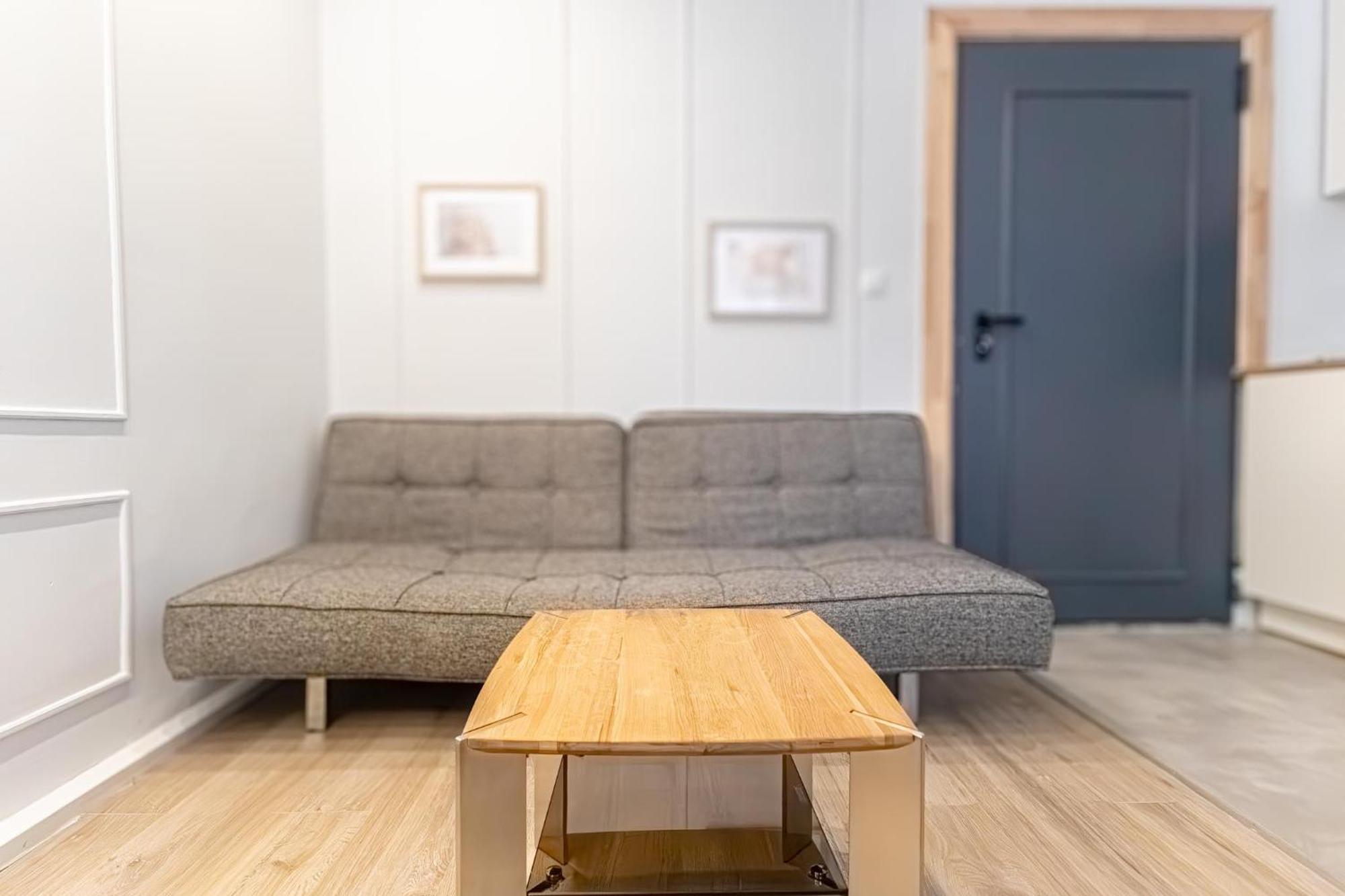 Chic At 12th District In Apartment *