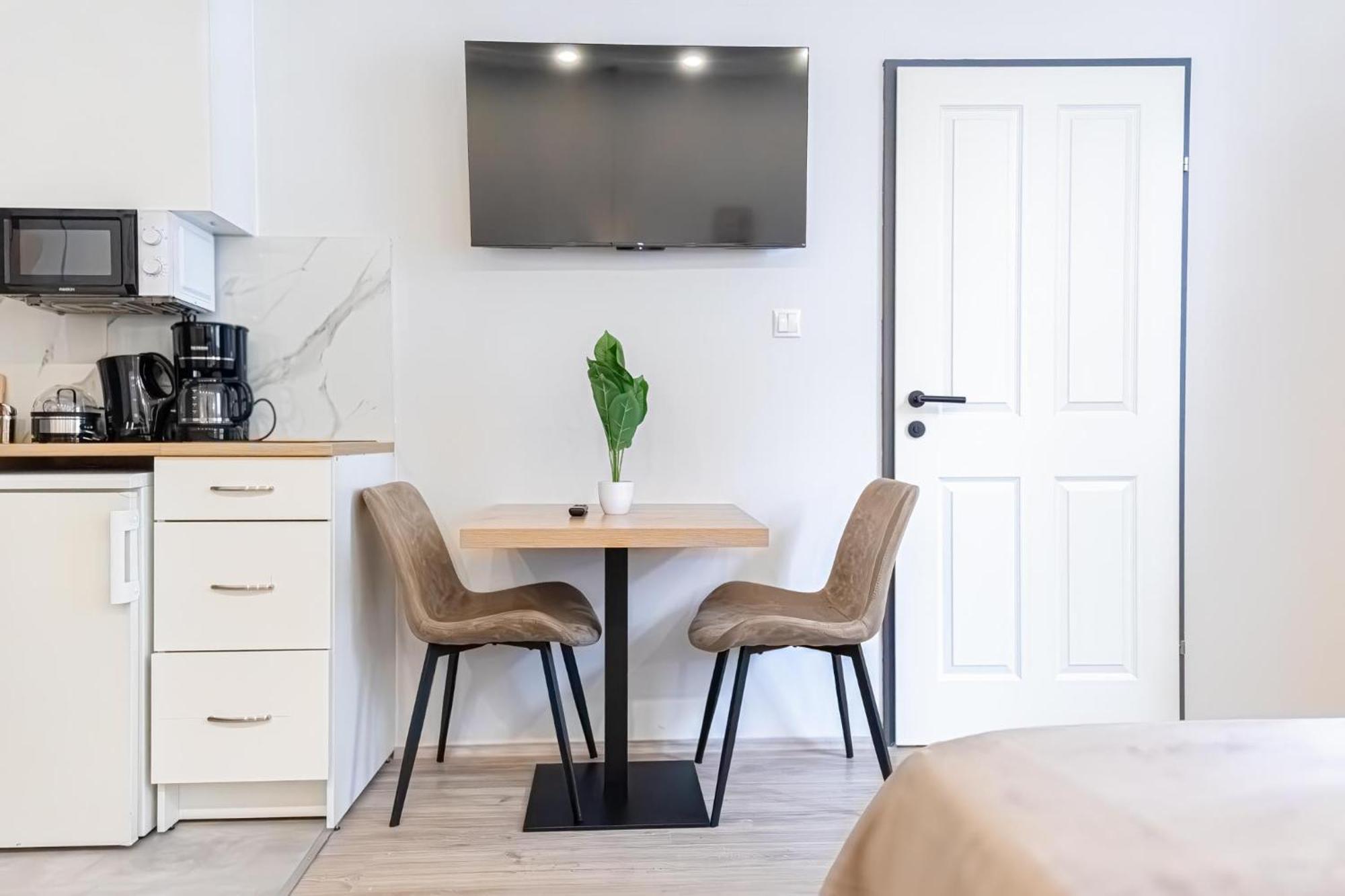 Chic At 12th District In Apartment