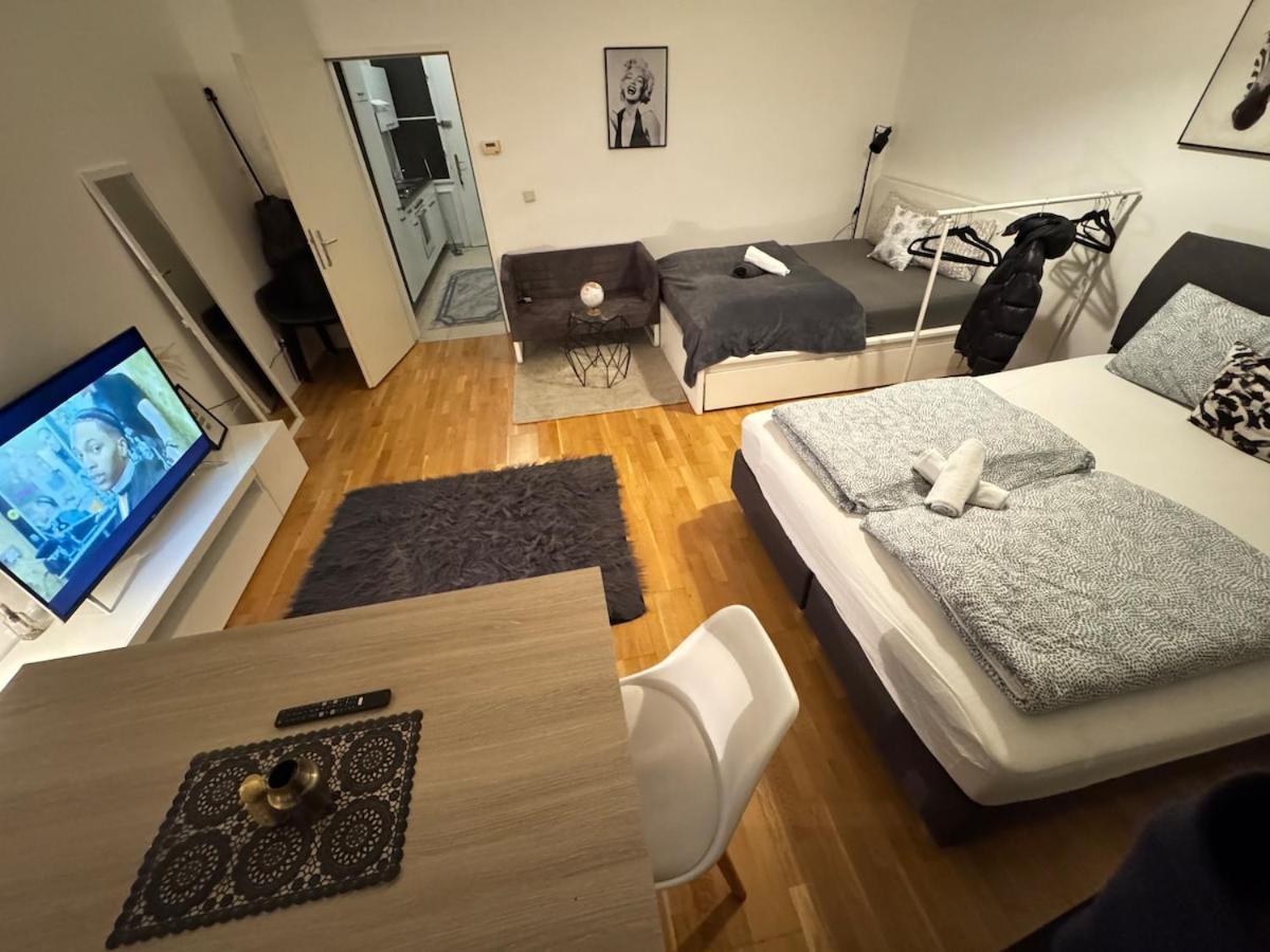 Stylish In Apartment *