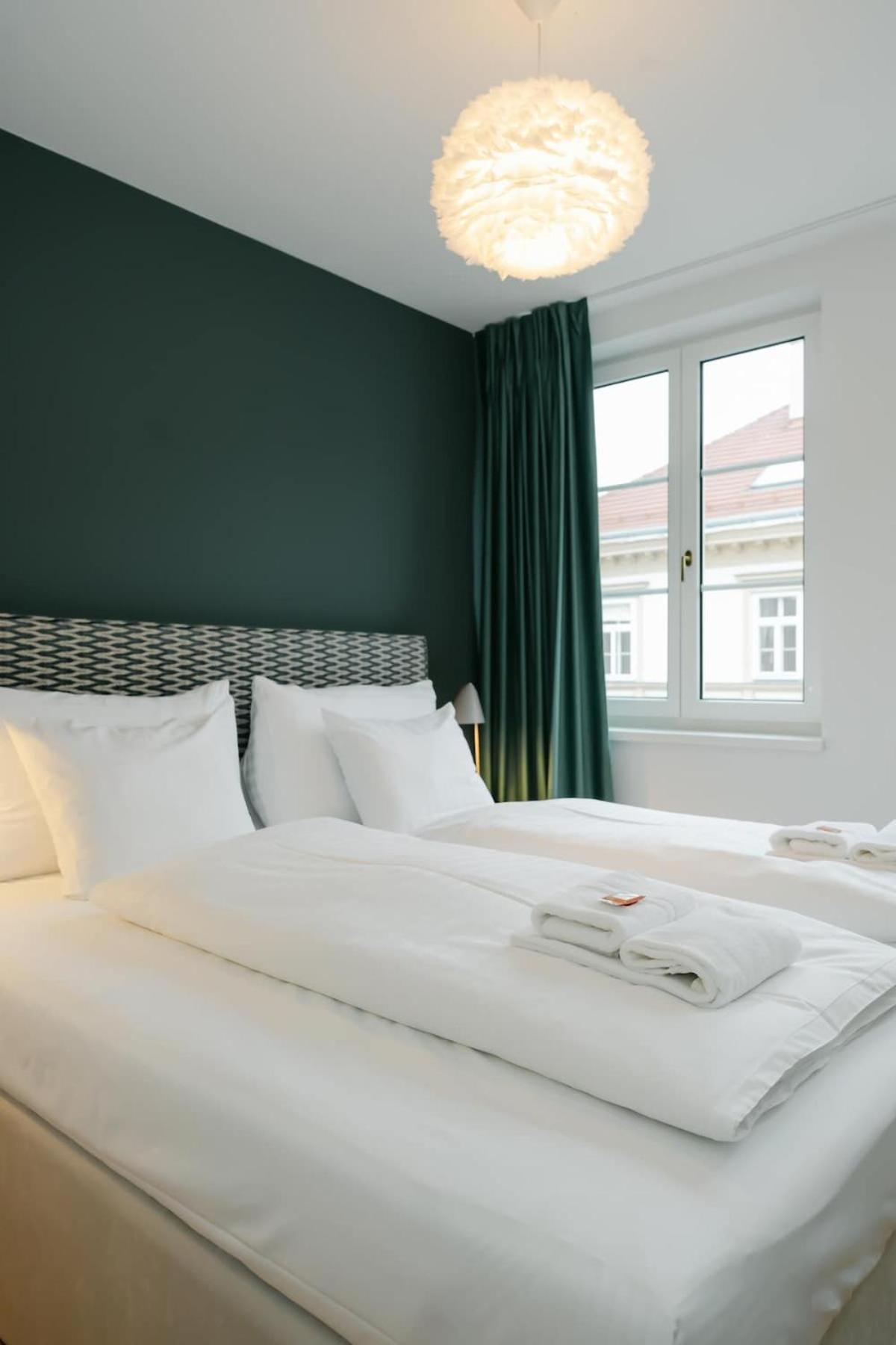 Nest Perfect For 2-4 Hip Area And Free Parking *