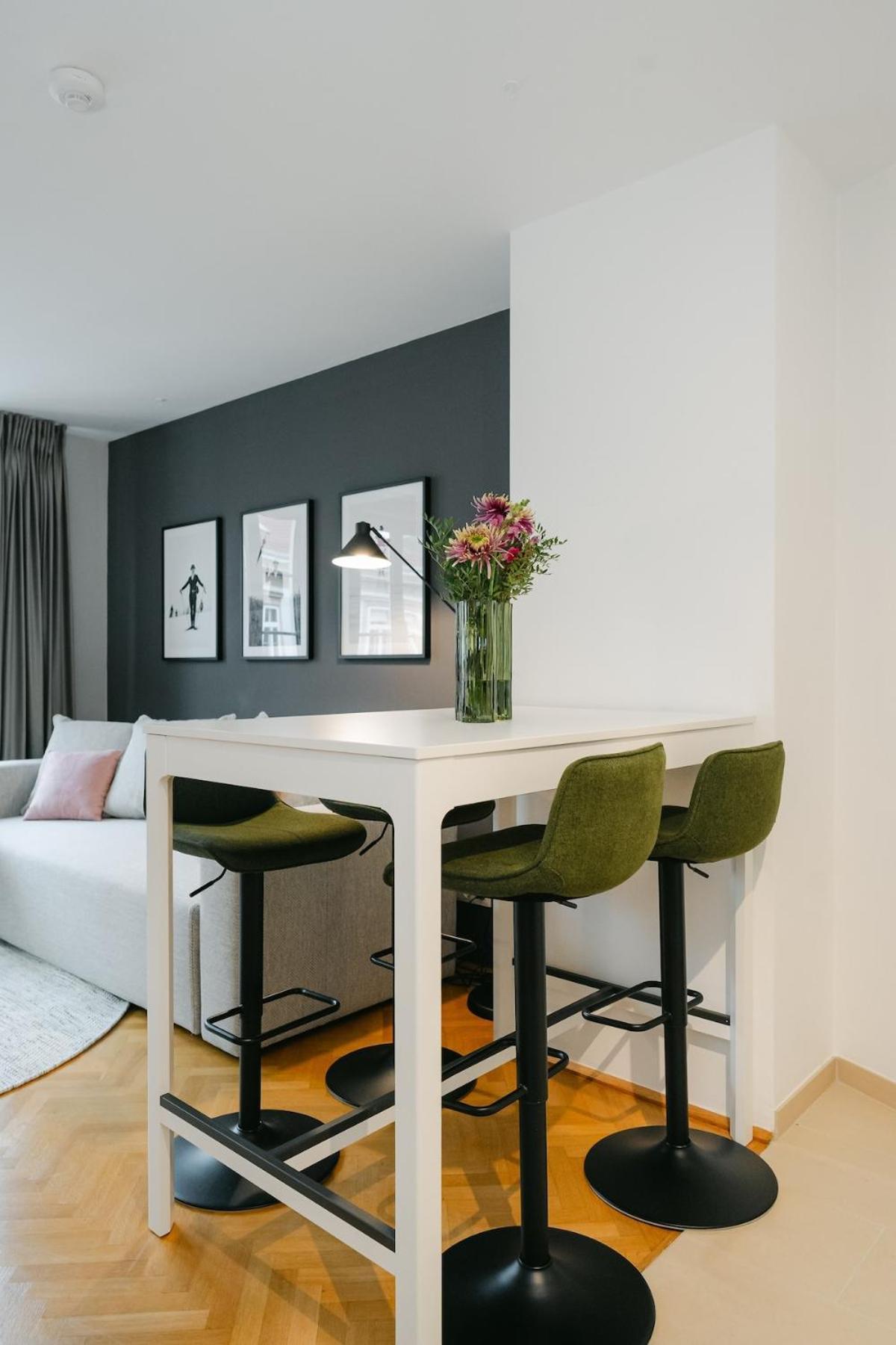 Apartment Nest Perfect For 2-4 Hip Area And Free Parking *