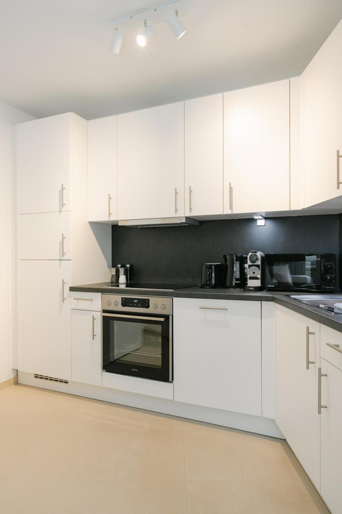 Nest Perfect For 2-4 Hip Area And Free Parking *