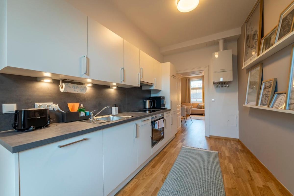 Urban Living - 10 Apartment *