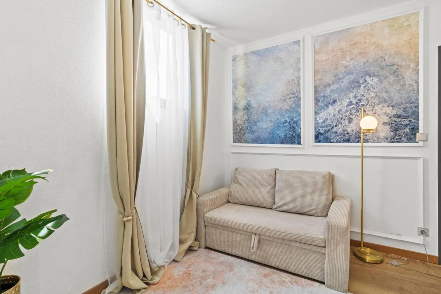 Apartment Art Bi *