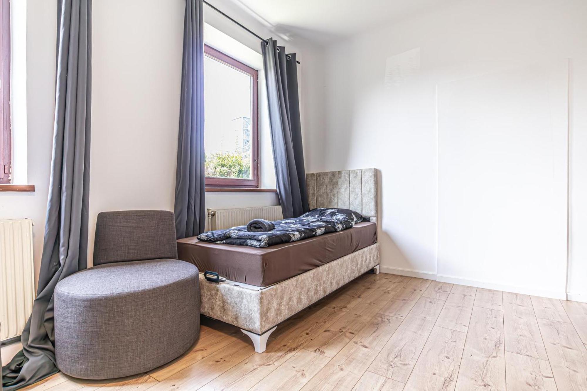 Apartment Comfy 3br With Garden, Up To 10 People *
