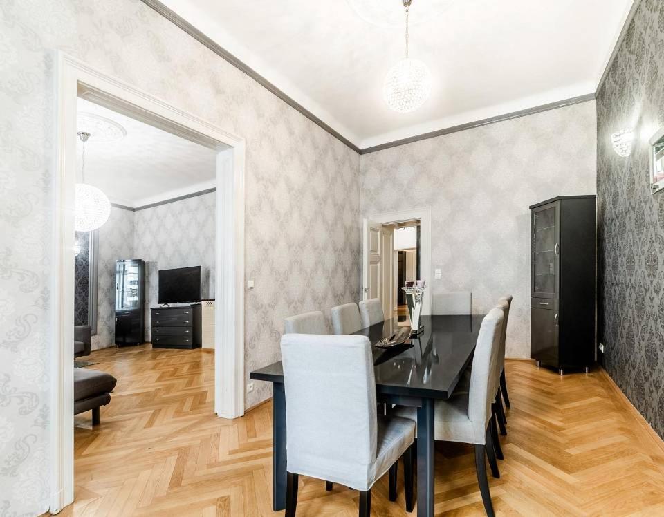 Carlton Vienna