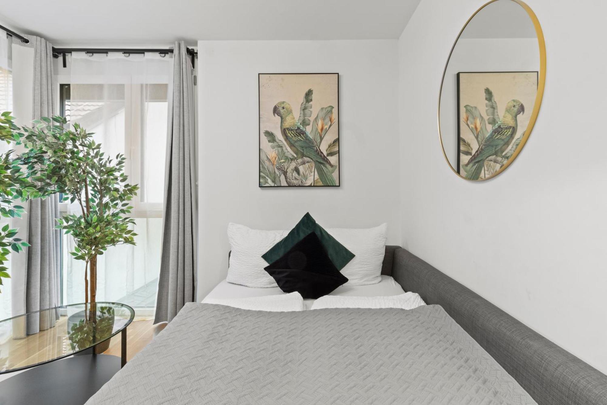 Balcony I 50 M² I Near Center Vienna