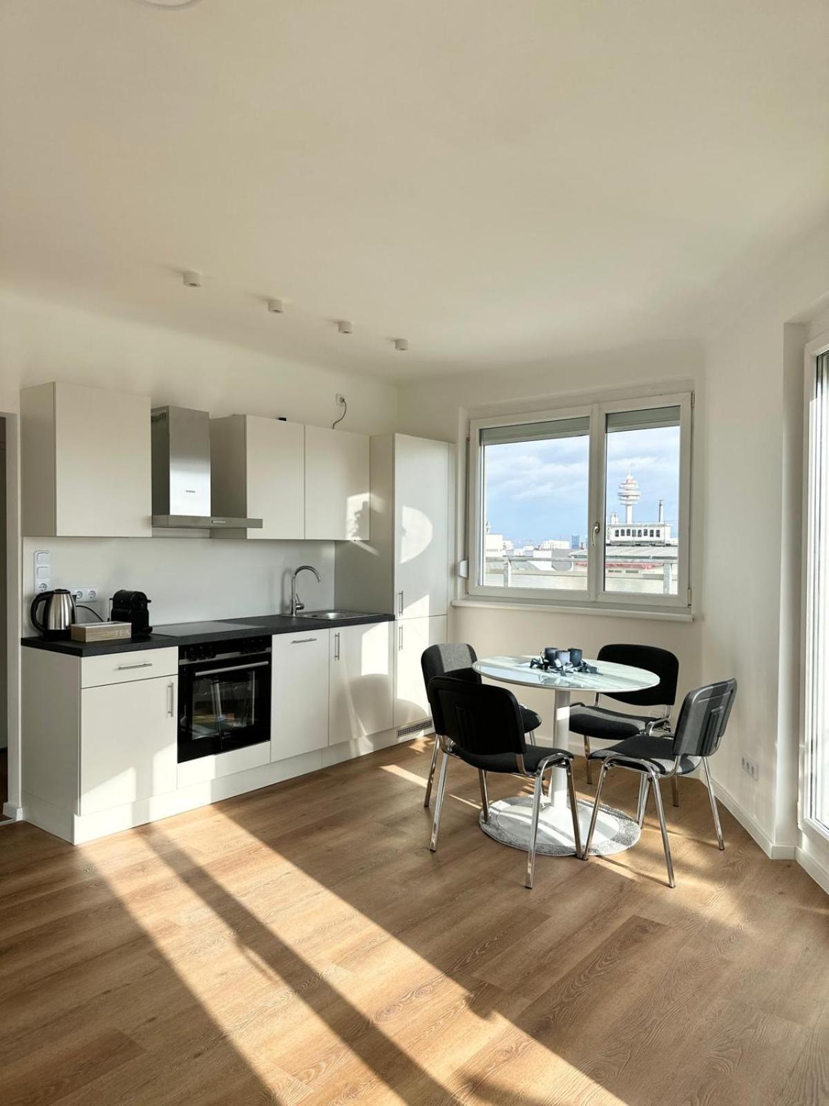 Appartamento Rooftop Apartment, 10min To Center, Direct At Metro, Skyview Big Terrace!