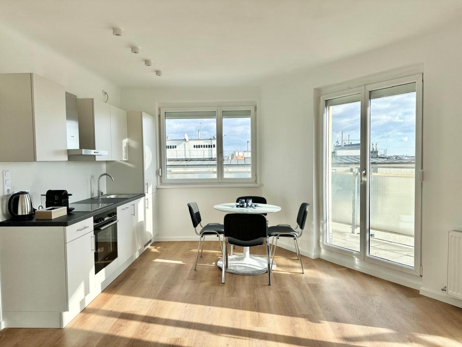 Rooftop Apartment, 10min To Center, Direct At Metro, Skyview Big Terrace! Apartment *