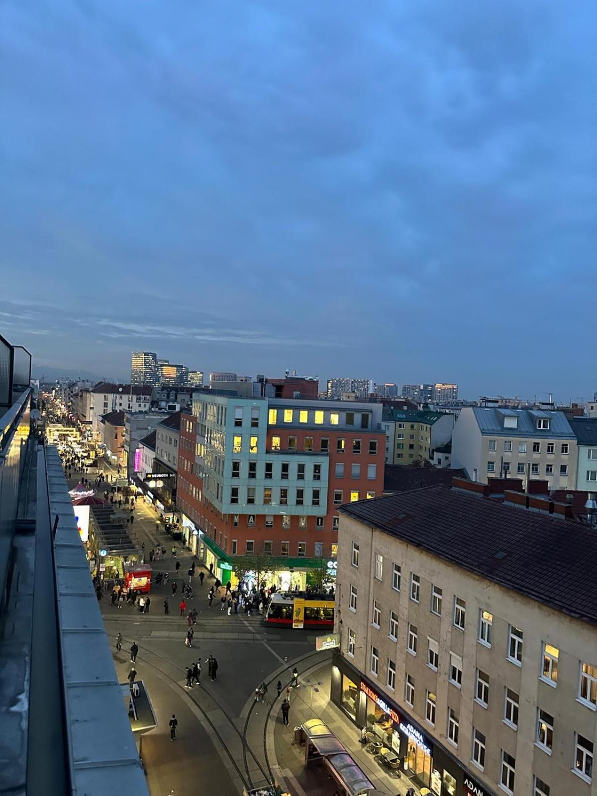 Rooftop Apartment, 10min To Center, Direct At Metro, Skyview Big Terrace! * Vienna