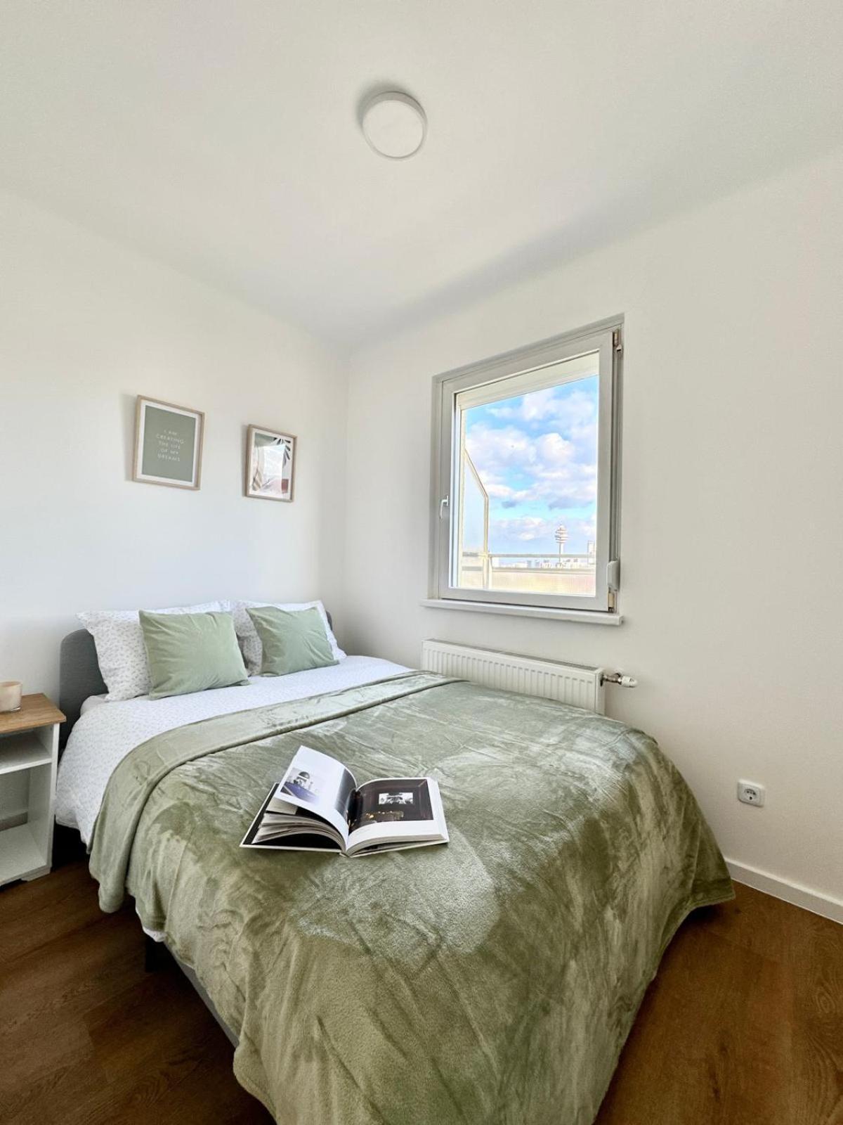 Rooftop Apartment, 10min To Center, Direct At Metro, Skyview Big Terrace! Apartment Vienna