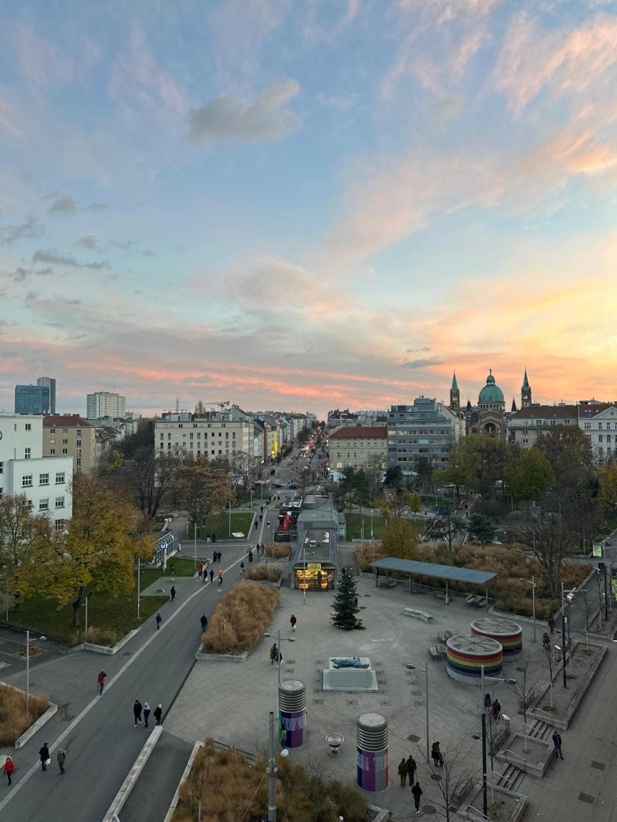 Rooftop Apartment, 10min To Center, Direct At Metro, Skyview Big Terrace! Apartment Vienna