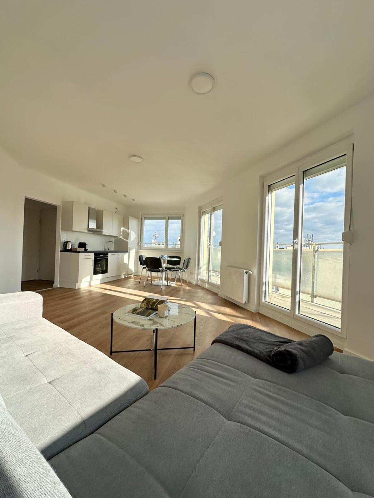 Rooftop Apartment, 10min To Center, Direct At Metro, Skyview Big Terrace! * Vienna