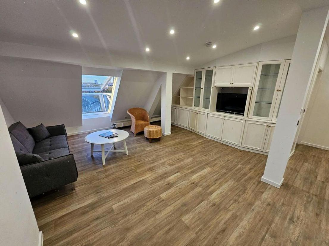 Reisner 16 Apartment *