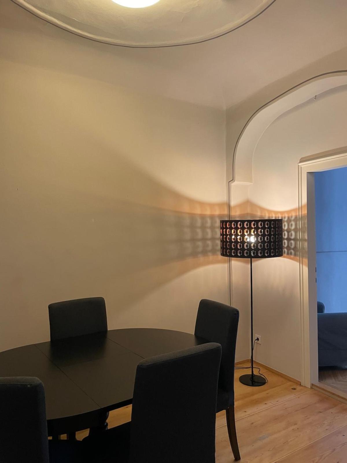 Charming With Two Bedrooms Apartment Wien