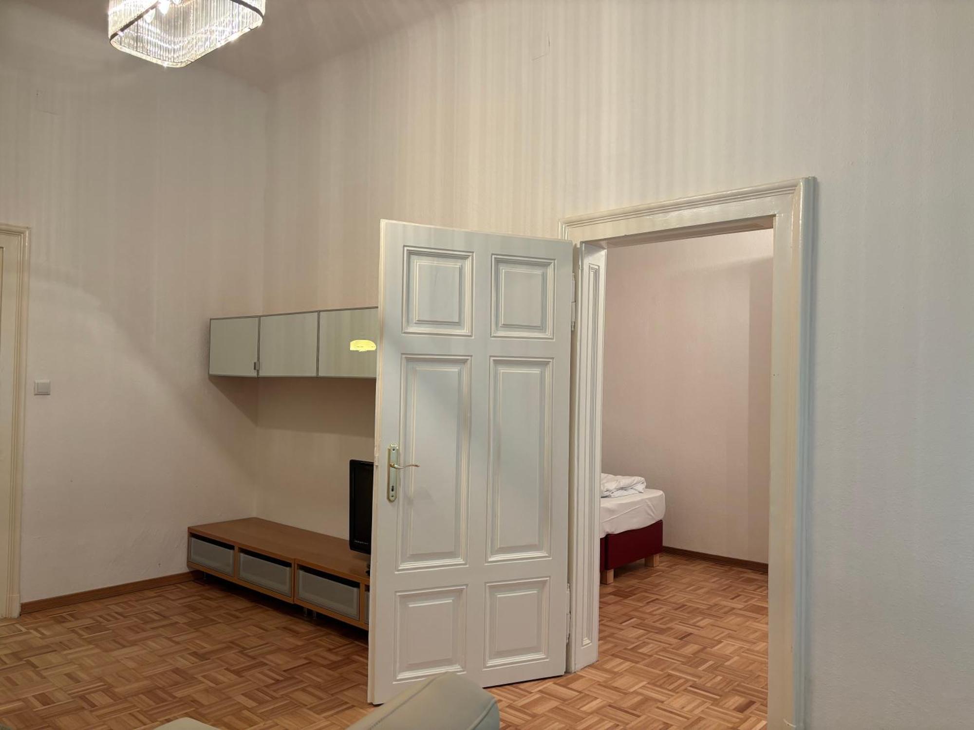 Carlton Apartment *