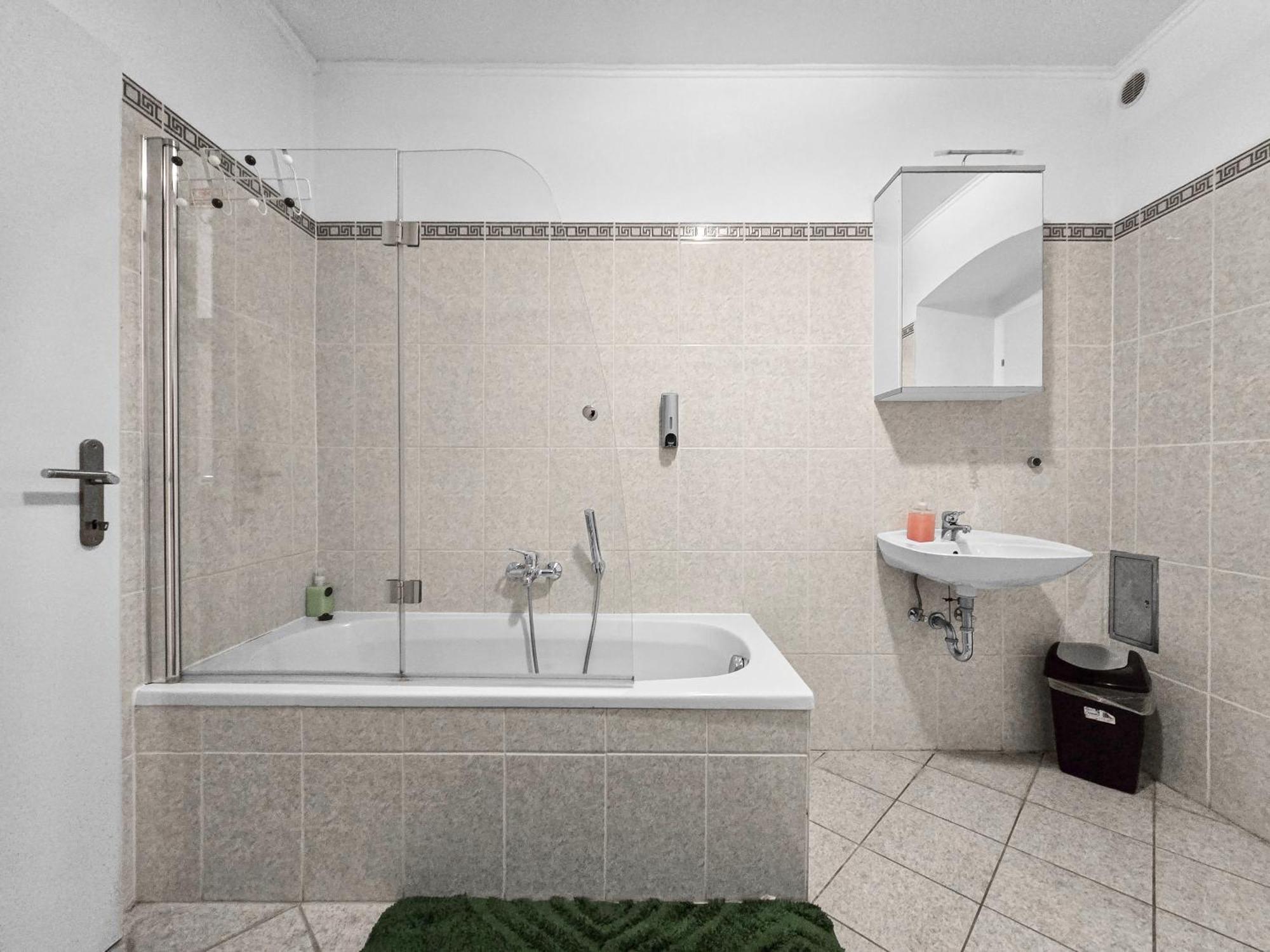 Spacious Three-bedroom, Three King-size Beds *