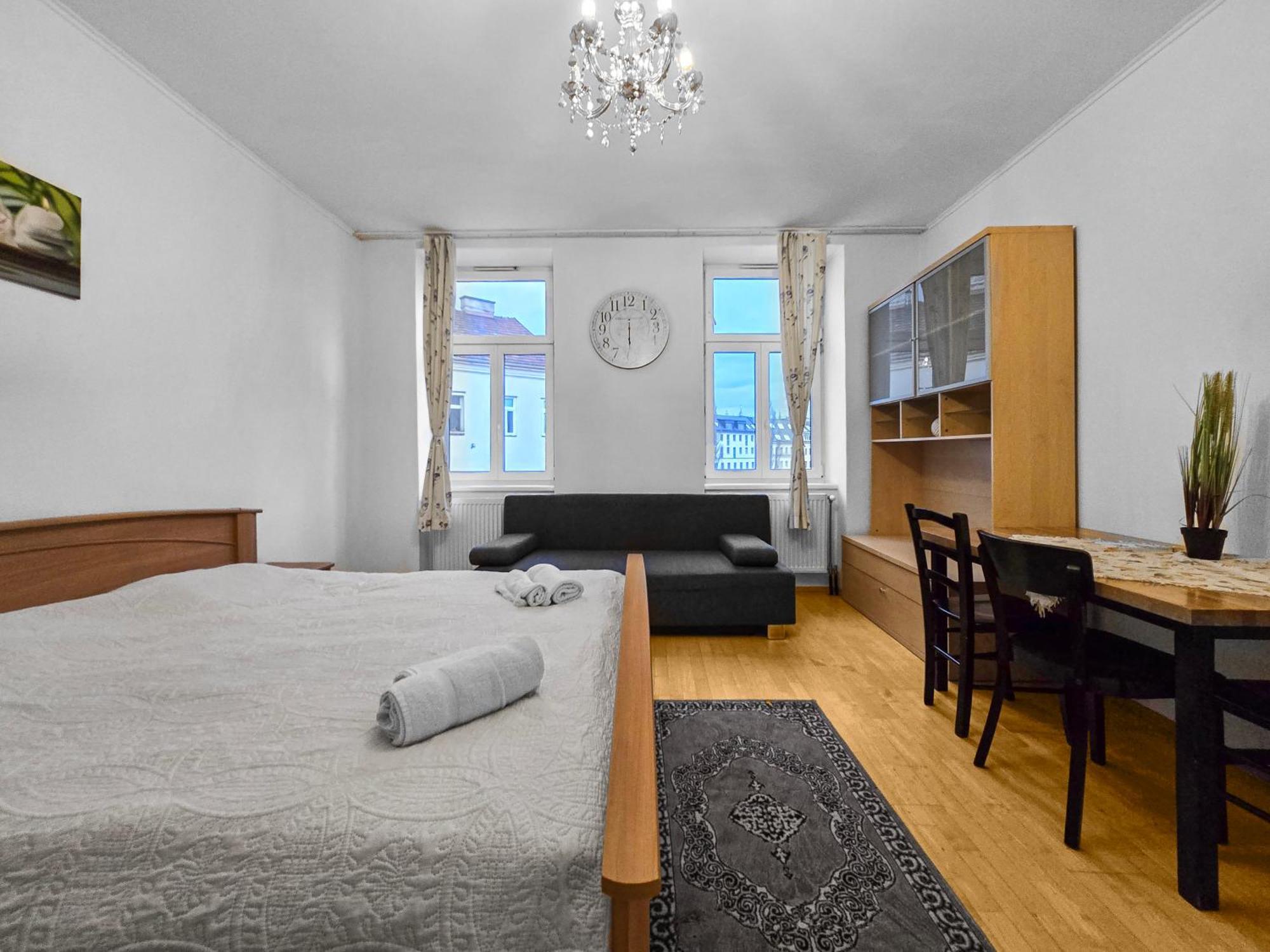 Spacious Three-bedroom, Three King-size Beds Apartment *