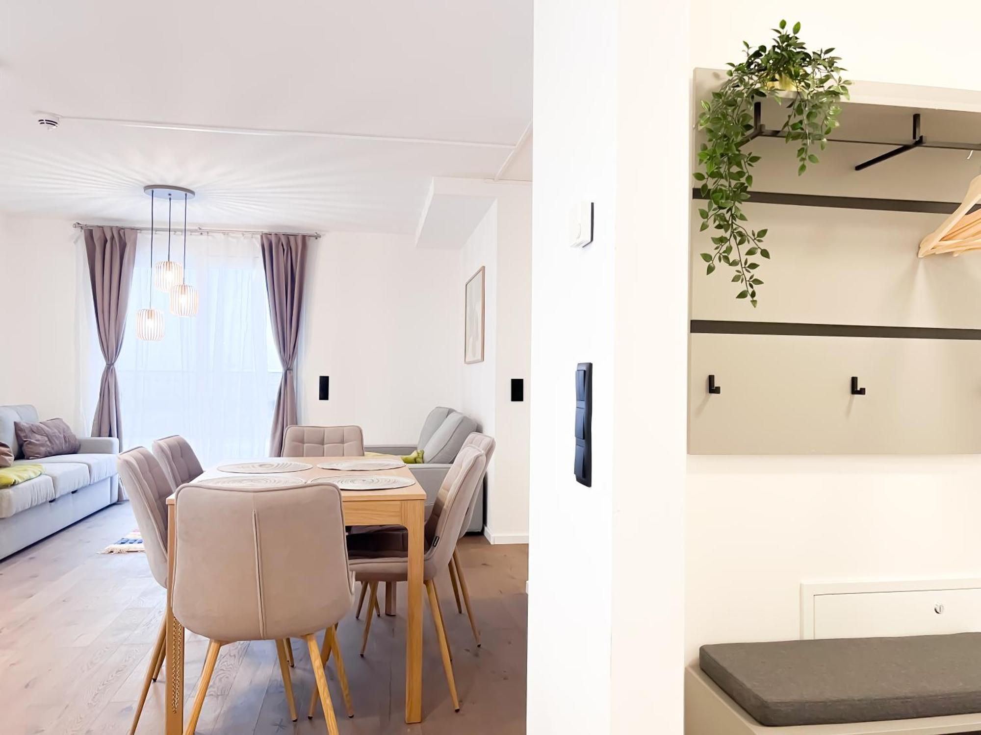 Apartment Modern Penthouse With Balcony & Free Parking
