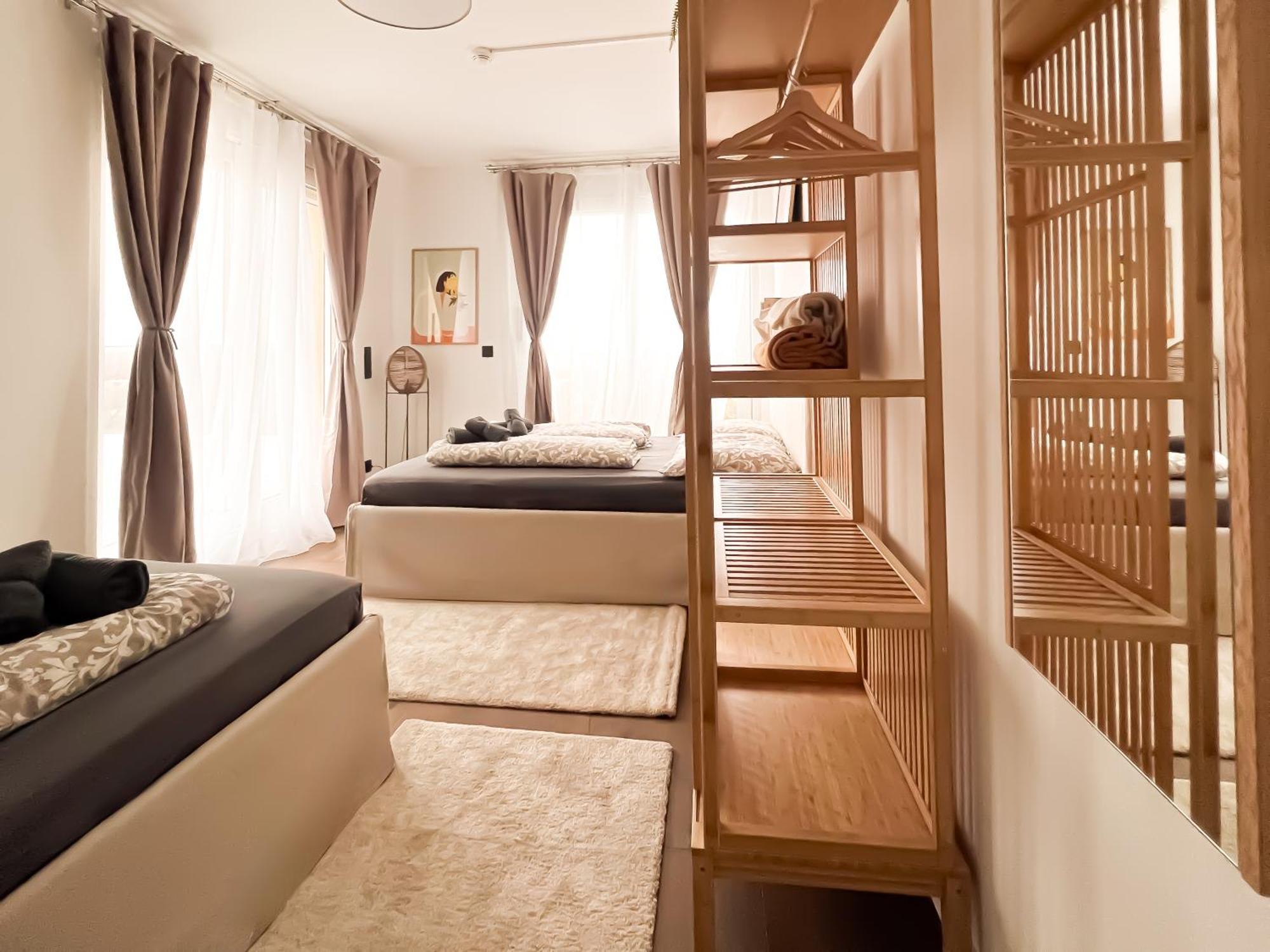 Modern Penthouse With Balcony & Free Parking