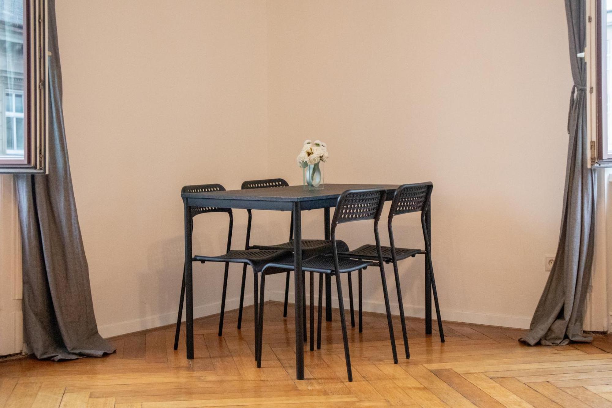 Apartment Affordable 2 Apts For 16p 4br Great For Families *
