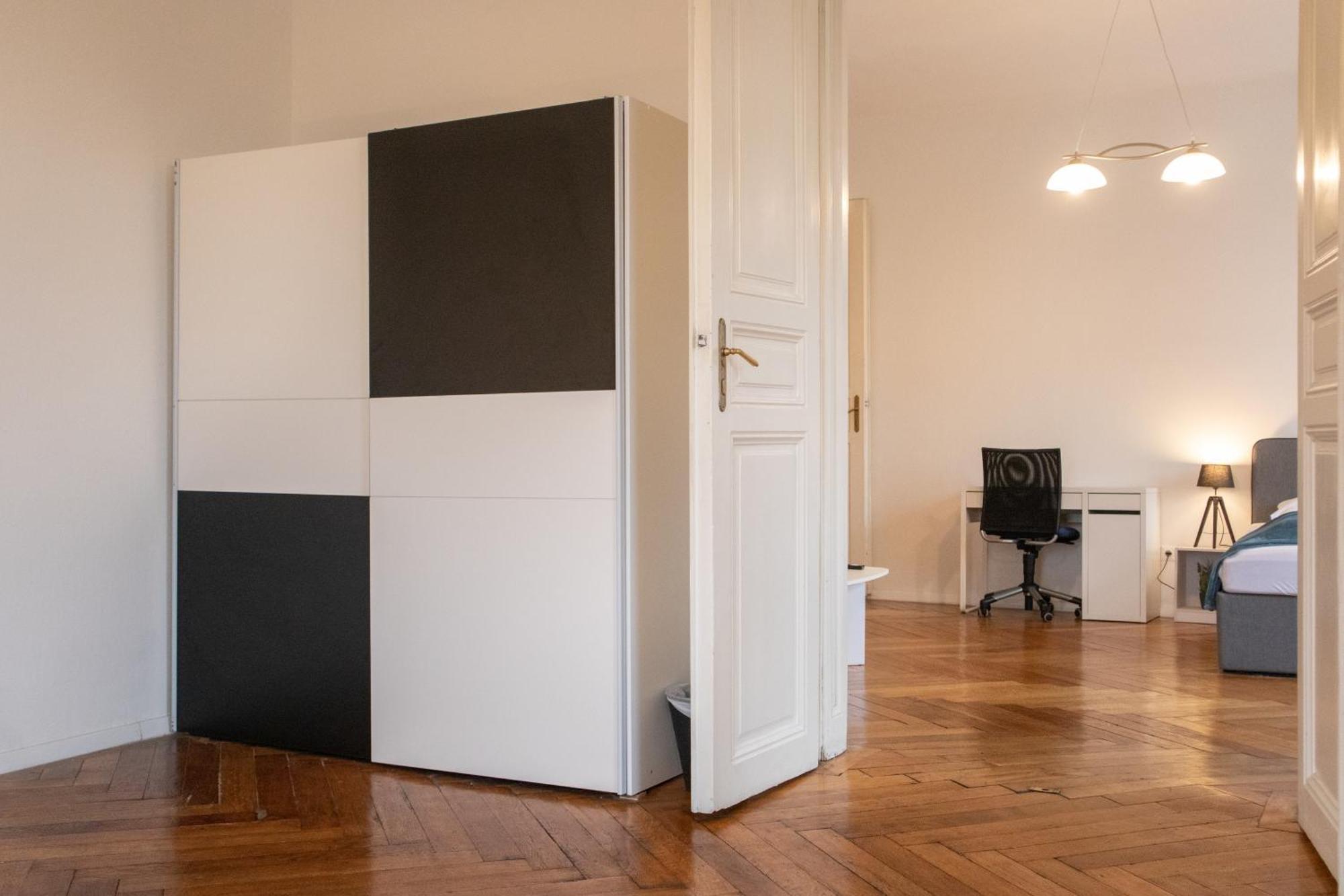 Affordable 2 Apts For 16p 4br Great For Families * Vienna