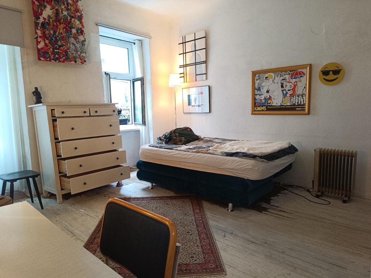Atelier In Center, No Shower, Entire Place Apartment