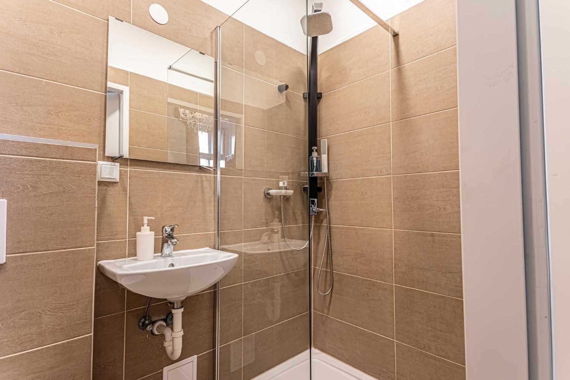 Shopping Paradise 9br Complex Ideal For 22 People