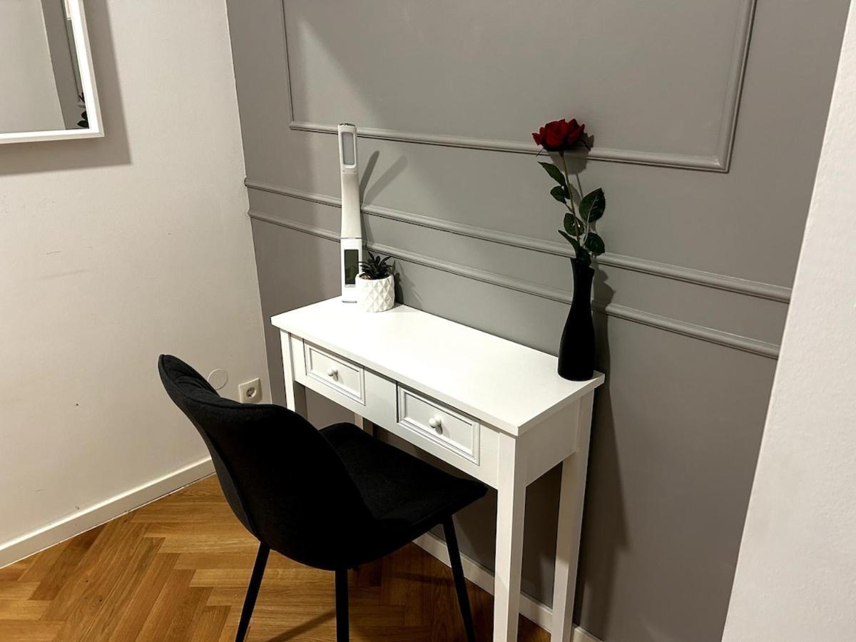 Apartment Gemuetliches Und Zentrales Nest Naehe Stadthalle Vienna
