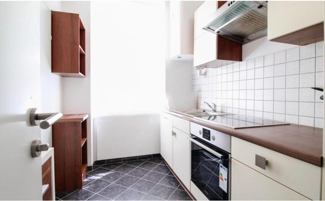 One Bedroom Near Center & Station