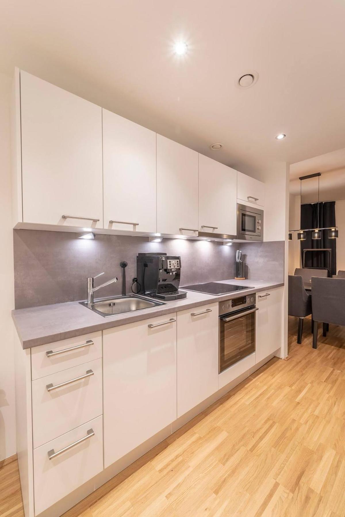 Apartment At Station I 3 Minutes To Shopping Street I High Speed Wifi