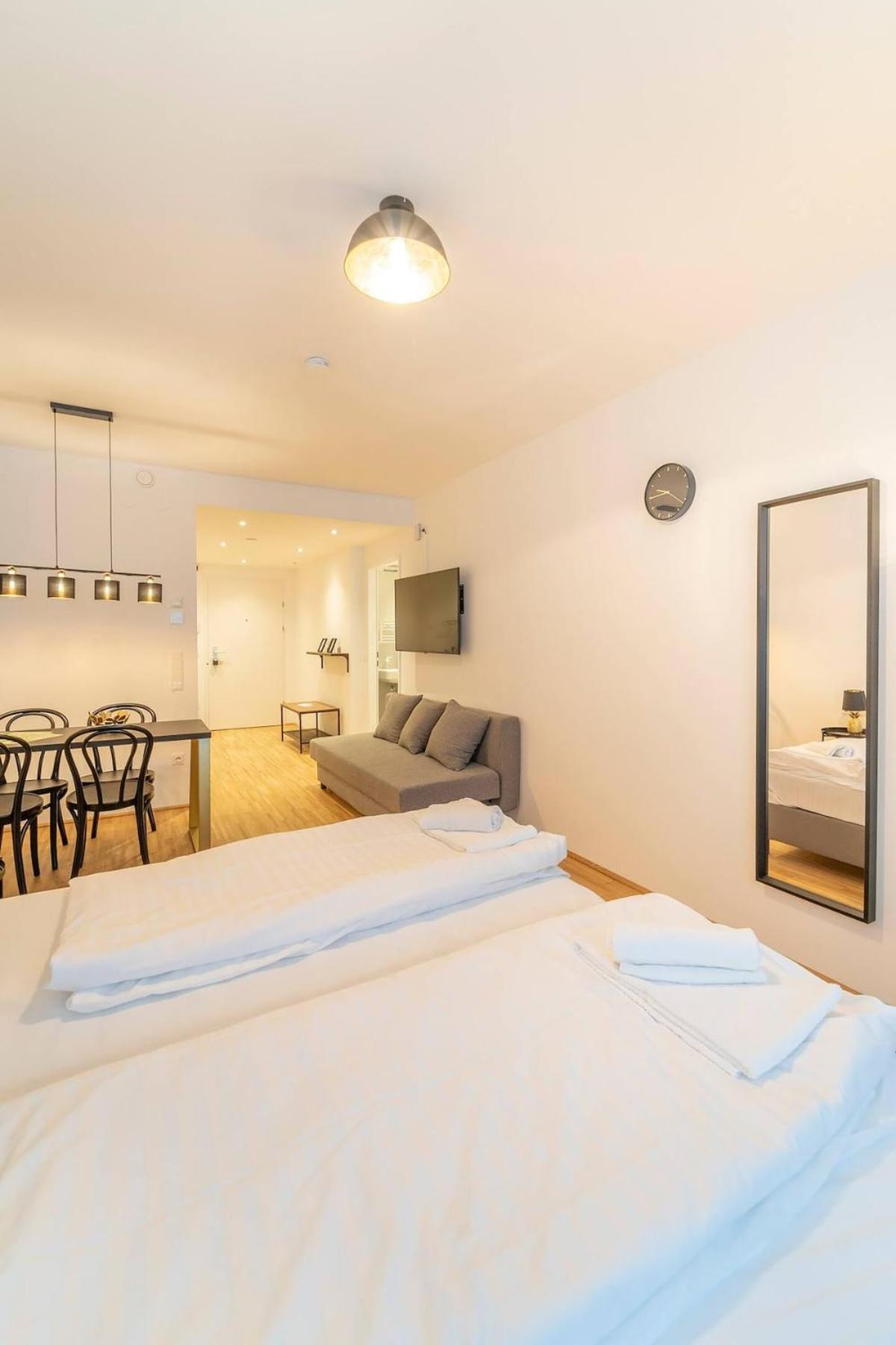 Apartment At Station I 3 Minutes To Shopping Street I High Speed Wifi *