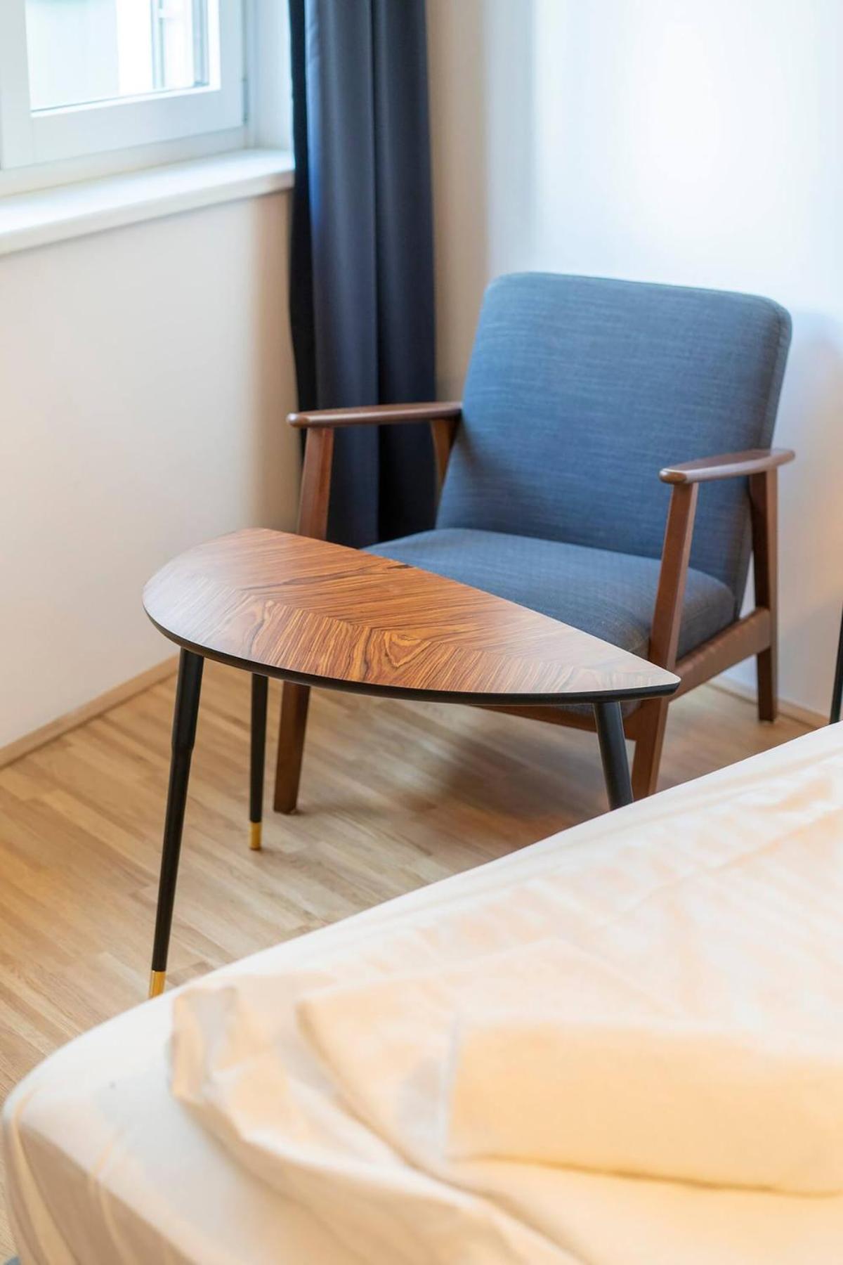 Apartment At Station I 3 Minutes To Shopping Street I High Speed Wifi
