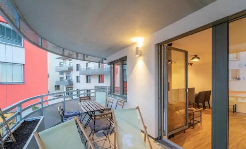 Apartment At Station I 3 Minutes To Shopping Street I High Speed Wifi
