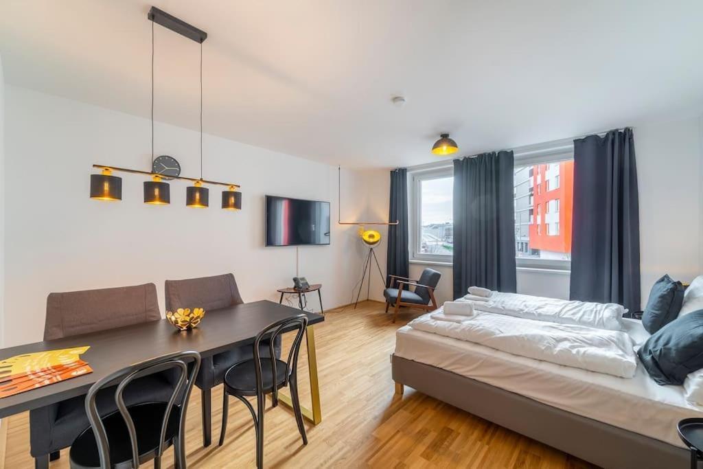 At Station I 3 Minutes To Shopping Street I High Speed Wifi Apartment
