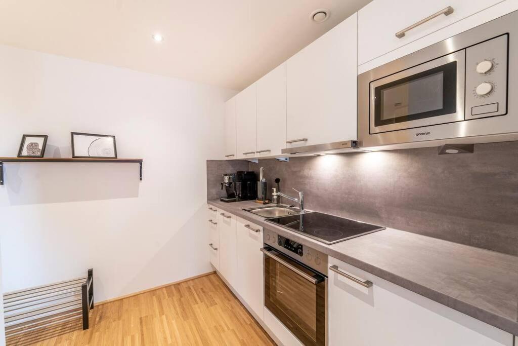 Apartment At Station I 3 Minutes To Shopping Street I High Speed Wifi Vienna