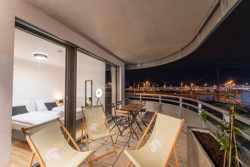 At Station I 3 Minutes To Shopping Street I High Speed Wifi Apartment