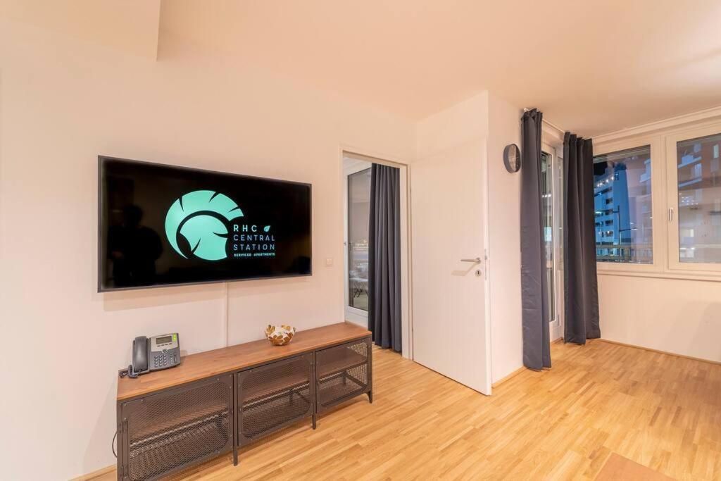 Apartment At Station I 3 Minutes To Shopping Street I High Speed Wifi