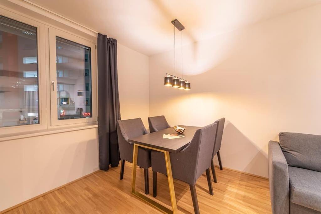 Apartment At Station I 3 Minutes To Shopping Street I High Speed Wifi *